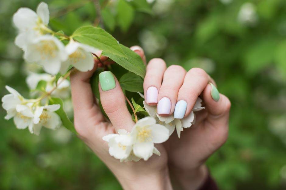 Top 10 must-have spring gel polish colors