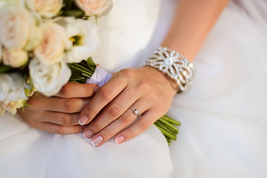 We asked Évi Darabos about wedding nails